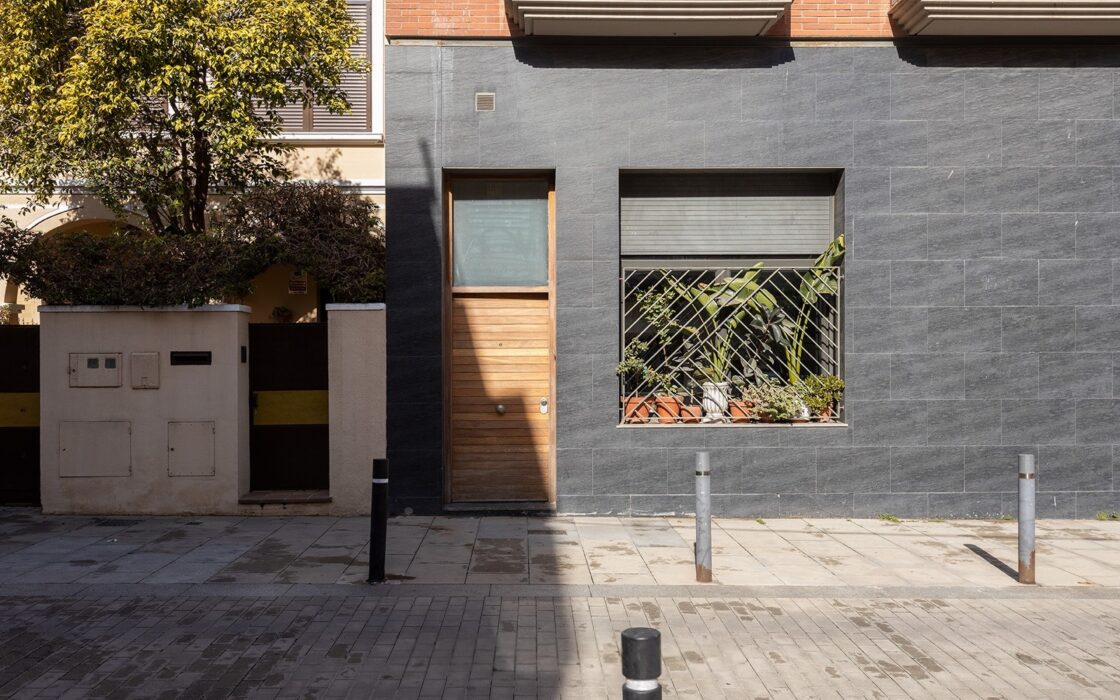 Дуплекс с террасой в спокойном районе Лес-Кортс, Барселона 82 кв.м