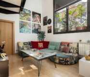 Дуплекс с террасой в спокойном районе Лес-Кортс, Барселона 82 кв.м