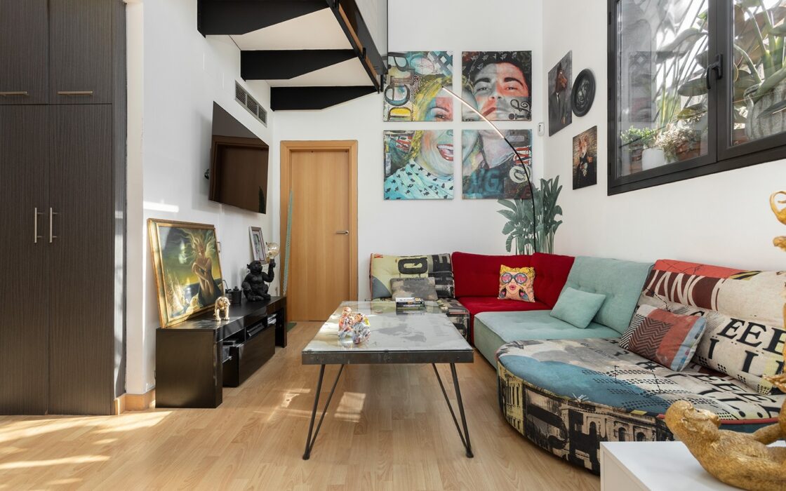 Дуплекс с террасой в спокойном районе Лес-Кортс, Барселона 82 кв.м