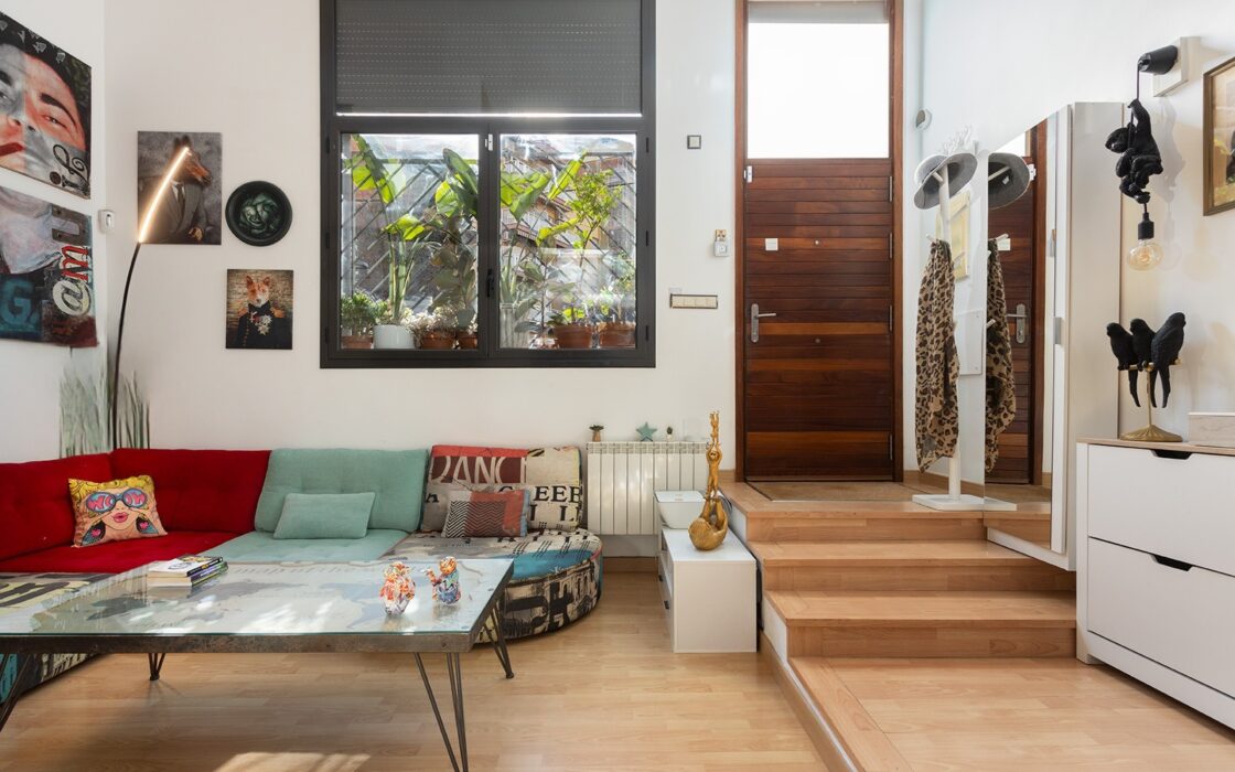 Дуплекс с террасой в спокойном районе Лес-Кортс, Барселона 82 кв.м