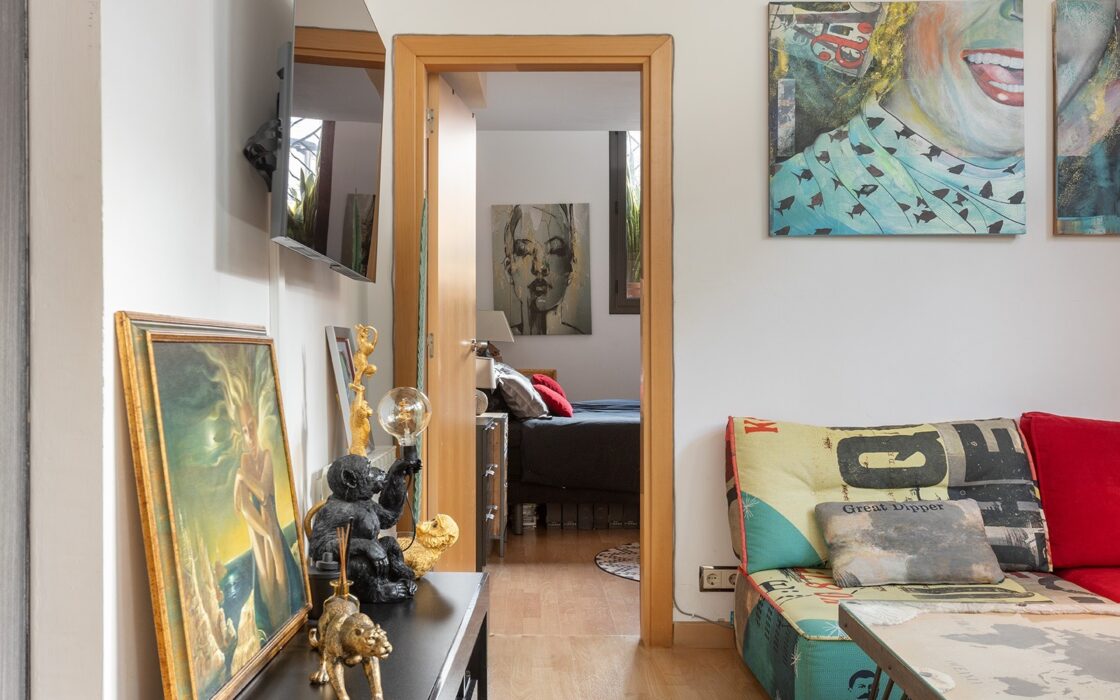 Дуплекс с террасой в спокойном районе Лес-Кортс, Барселона 82 кв.м