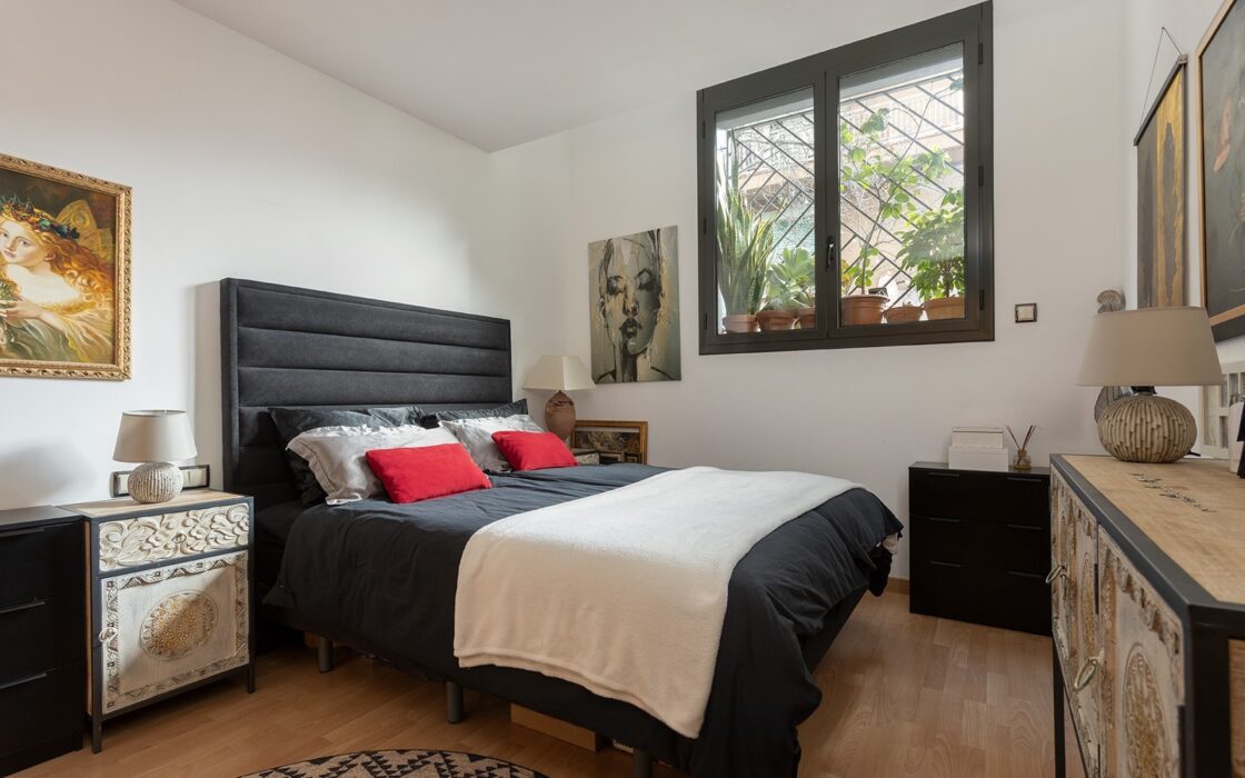 Дуплекс с террасой в спокойном районе Лес-Кортс, Барселона 82 кв.м