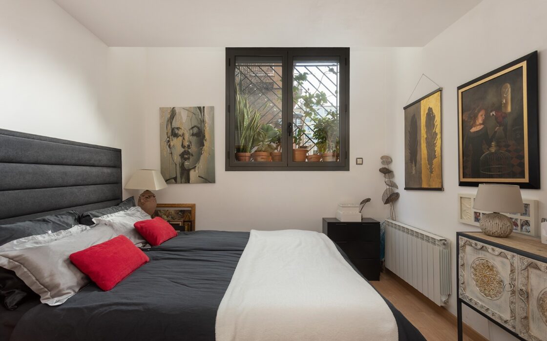 Дуплекс с террасой в спокойном районе Лес-Кортс, Барселона 82 кв.м