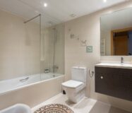 Дуплекс с террасой в спокойном районе Лес-Кортс, Барселона 82 кв.м