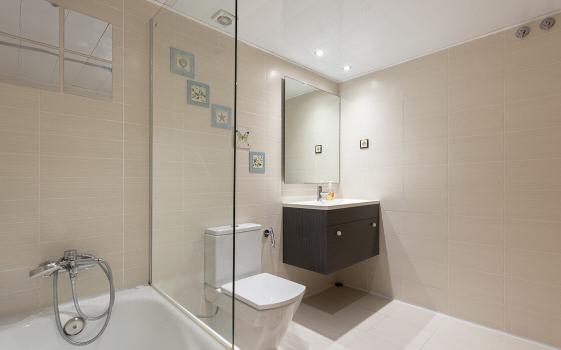 Дуплекс с террасой в спокойном районе Лес-Кортс, Барселона 82 кв.м