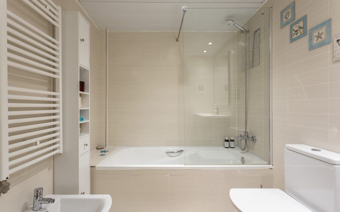 Дуплекс с террасой в спокойном районе Лес-Кортс, Барселона 82 кв.м