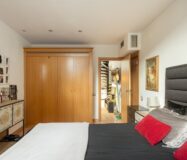 Дуплекс с террасой в спокойном районе Лес-Кортс, Барселона 82 кв.м