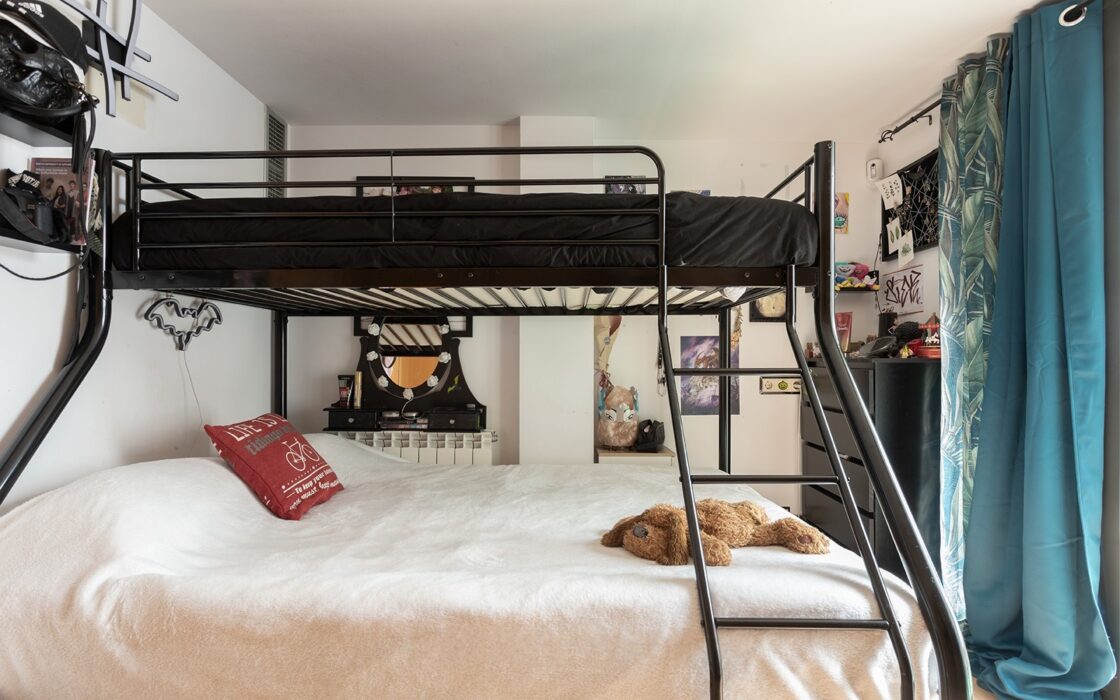 Дуплекс с террасой в спокойном районе Лес-Кортс, Барселона 82 кв.м