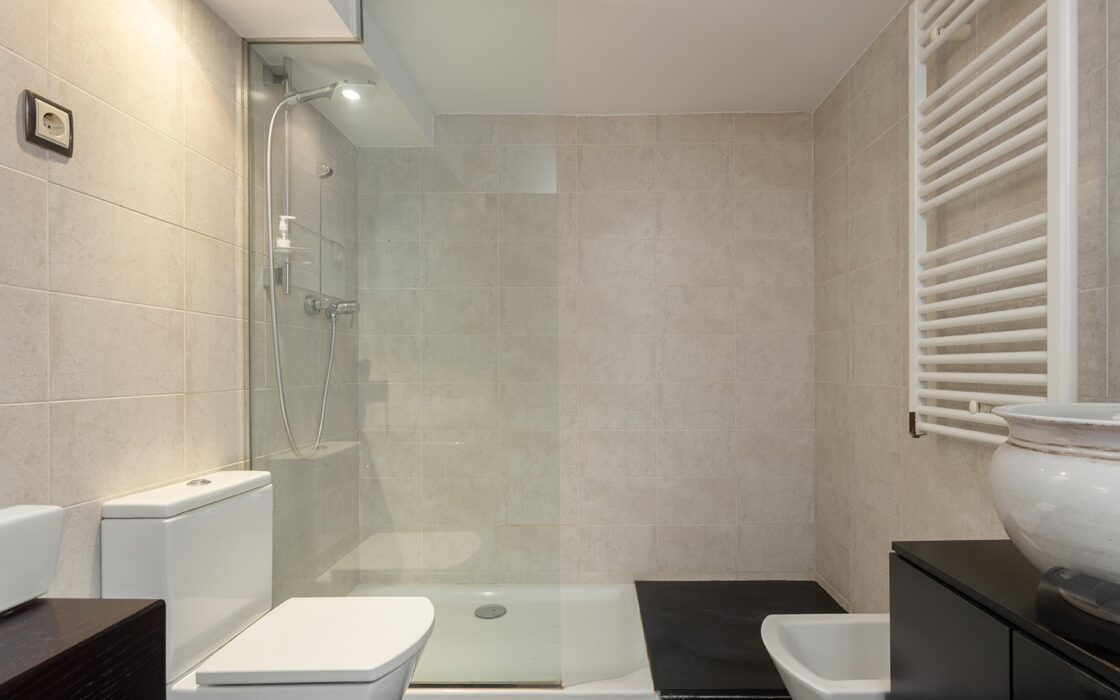 Дуплекс с террасой в спокойном районе Лес-Кортс, Барселона 82 кв.м