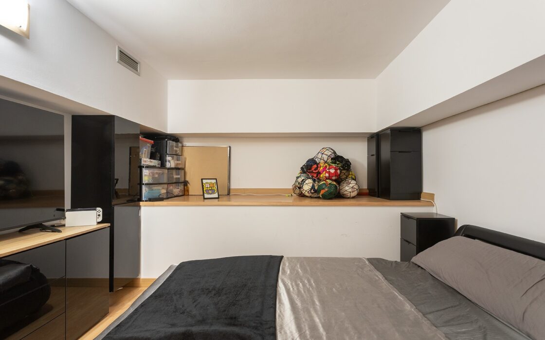 Дуплекс с террасой в спокойном районе Лес-Кортс, Барселона 82 кв.м