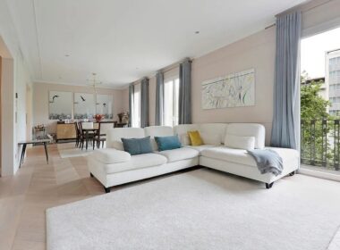 Просторная квартира 222 кв.м с балконами в Барселоне