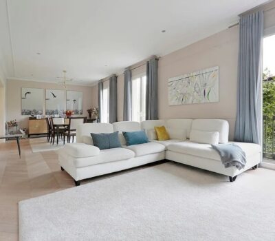 Просторная квартира 222 кв.м с балконами в Барселоне