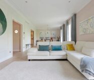 Просторная квартира 222 кв.м с балконами в Барселоне