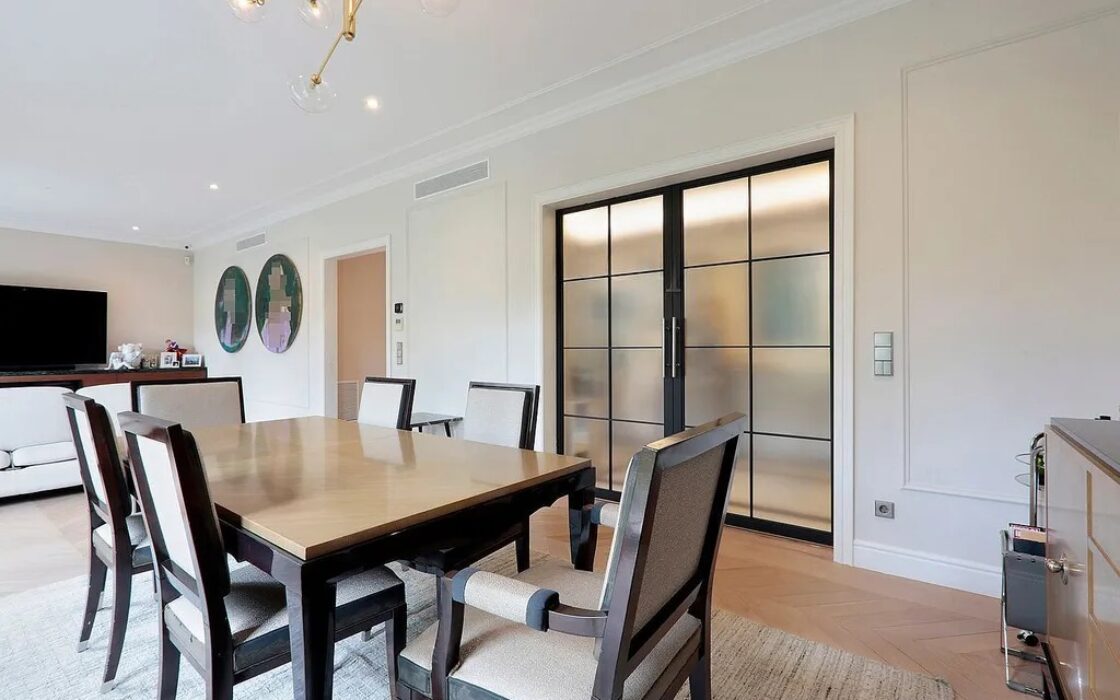 Просторная квартира 222 кв.м с балконами в Барселоне