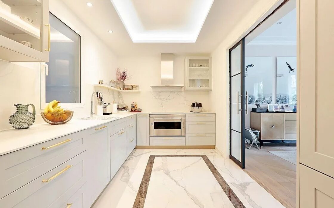 Просторная квартира 222 кв.м с балконами в Барселоне