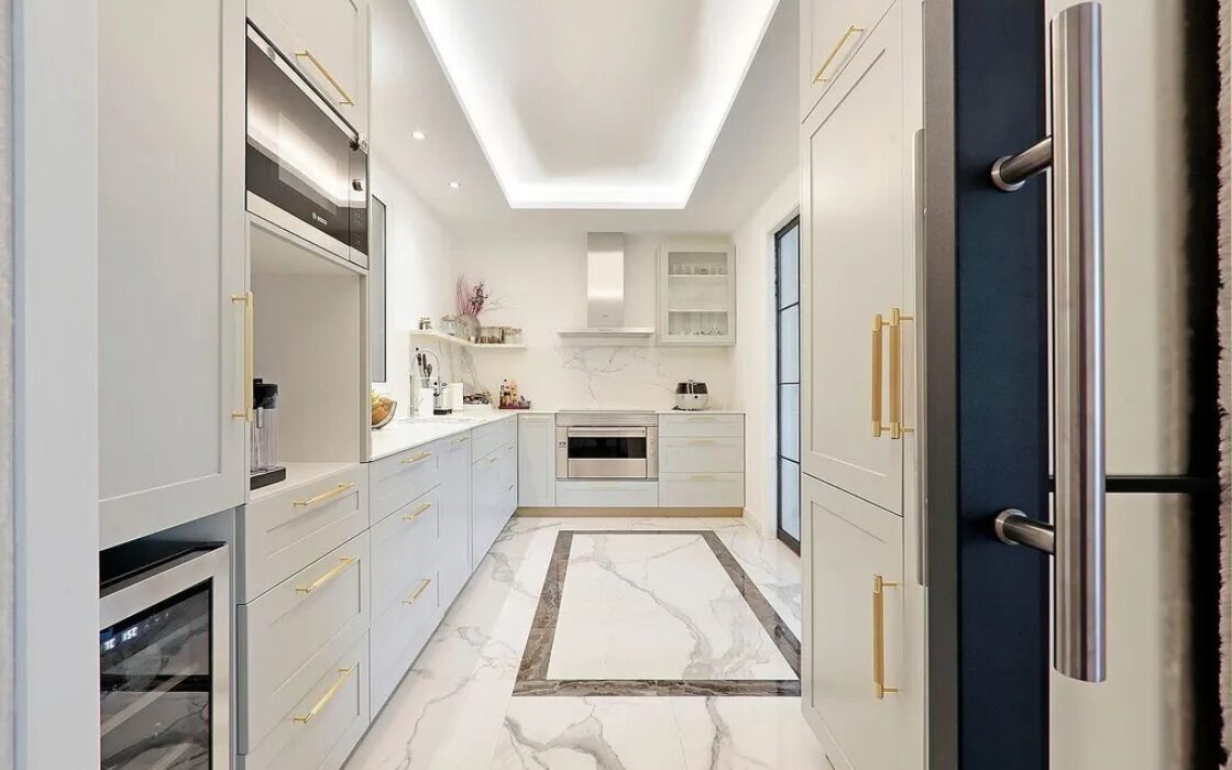 Просторная квартира 222 кв.м с балконами в Барселоне