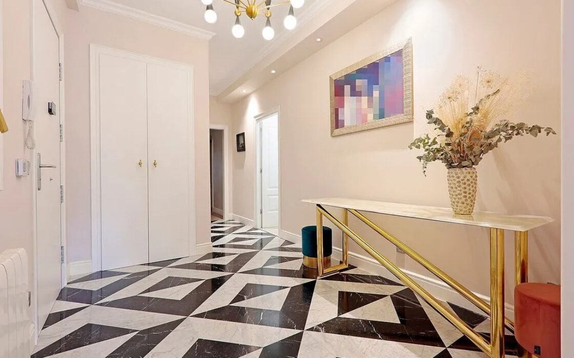 Просторная квартира 222 кв.м с балконами в Барселоне