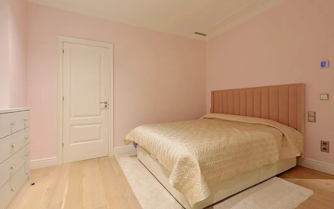 Просторная квартира 222 кв.м с балконами в Барселоне