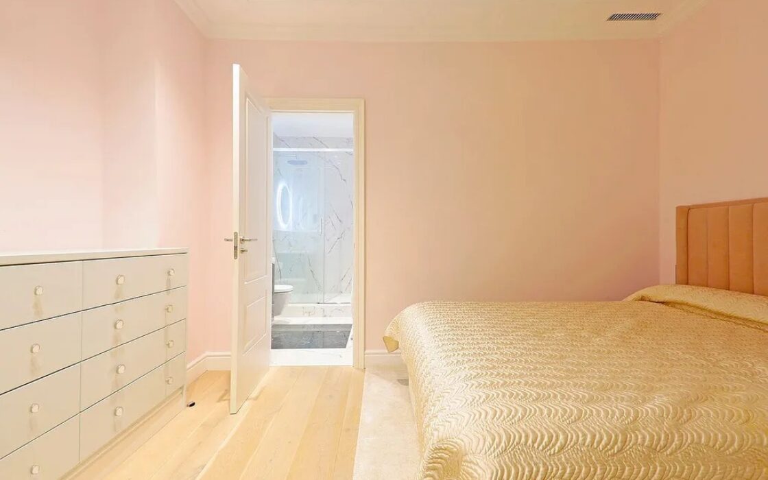 Просторная квартира 222 кв.м с балконами в Барселоне