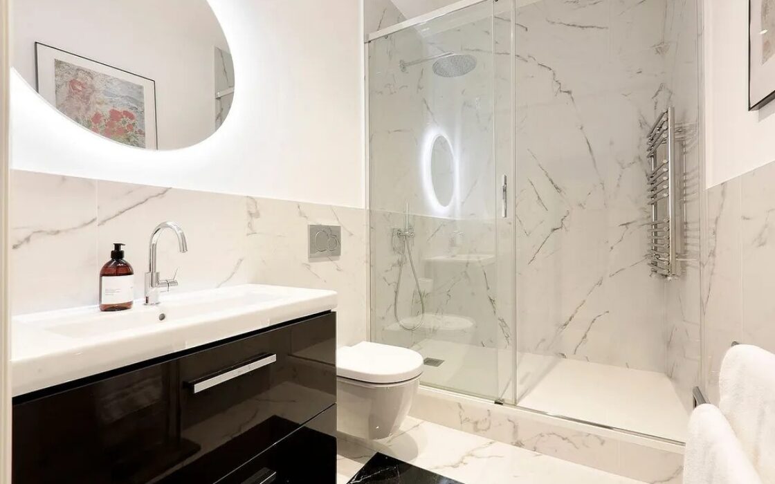 Просторная квартира 222 кв.м с балконами в Барселоне