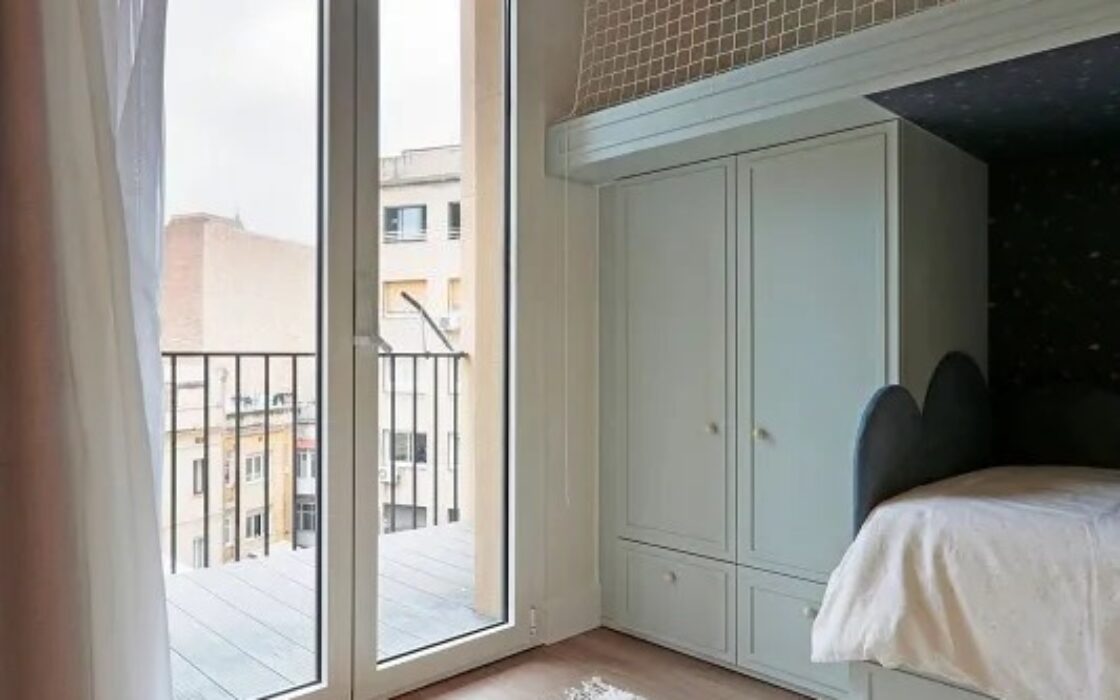 Просторная квартира 222 кв.м с балконами в Барселоне