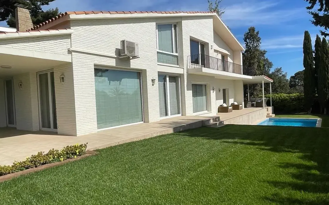 Ексклюзивна вілла з 5 спальнями та видом на море в Барселоні