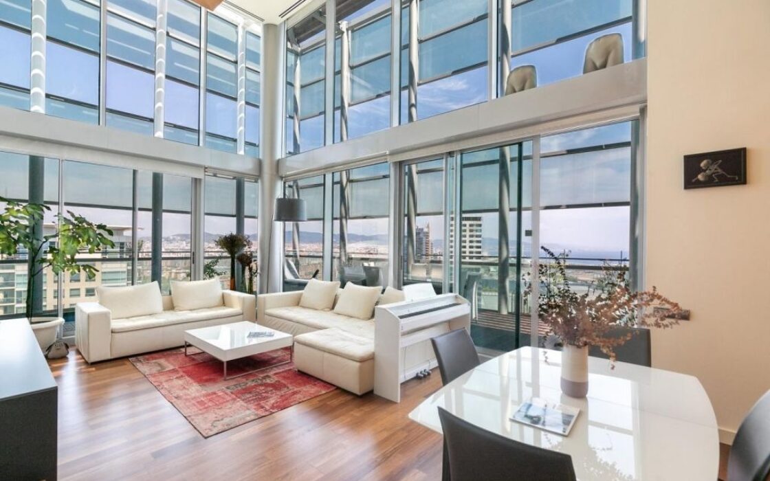 Двухуровневый пентхаус 153 кв.м с видом на море в Барселоне