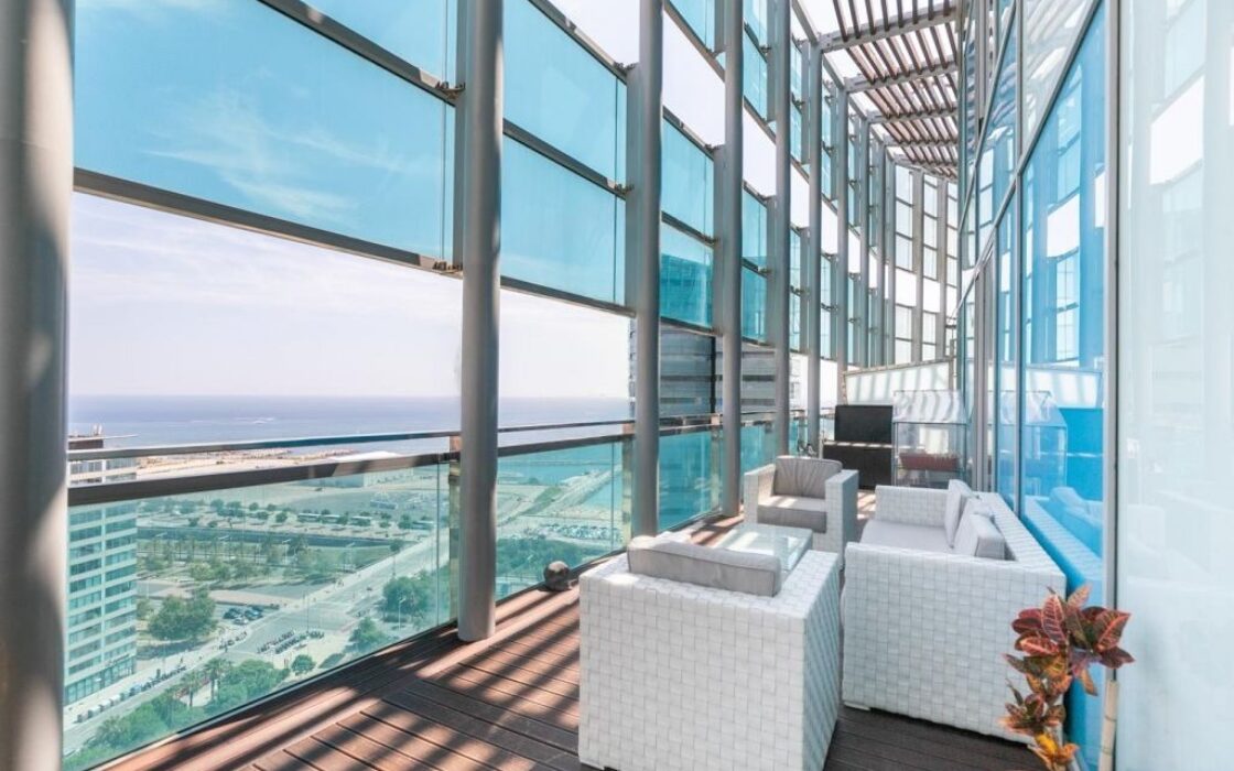 Двухуровневый пентхаус 153 кв.м с видом на море в Барселоне