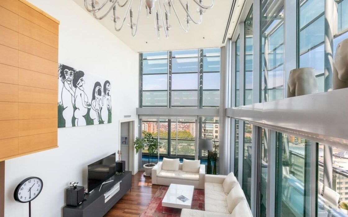 Двухуровневый пентхаус 153 кв.м с видом на море в Барселоне