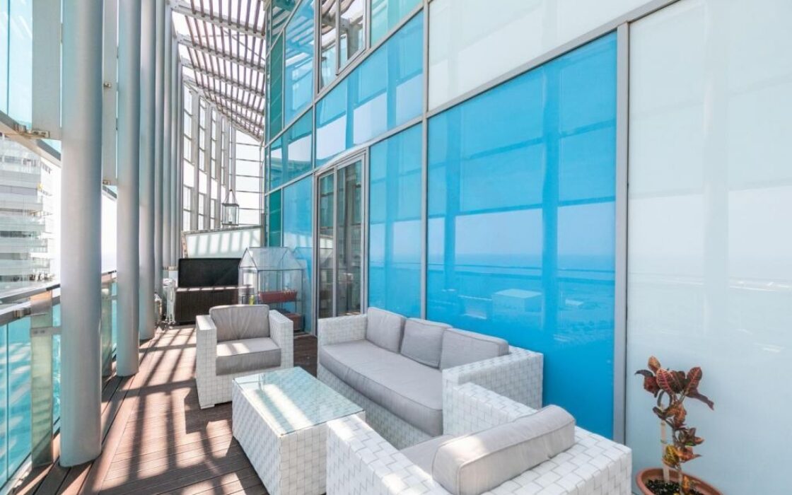 Двухуровневый пентхаус 153 кв.м с видом на море в Барселоне