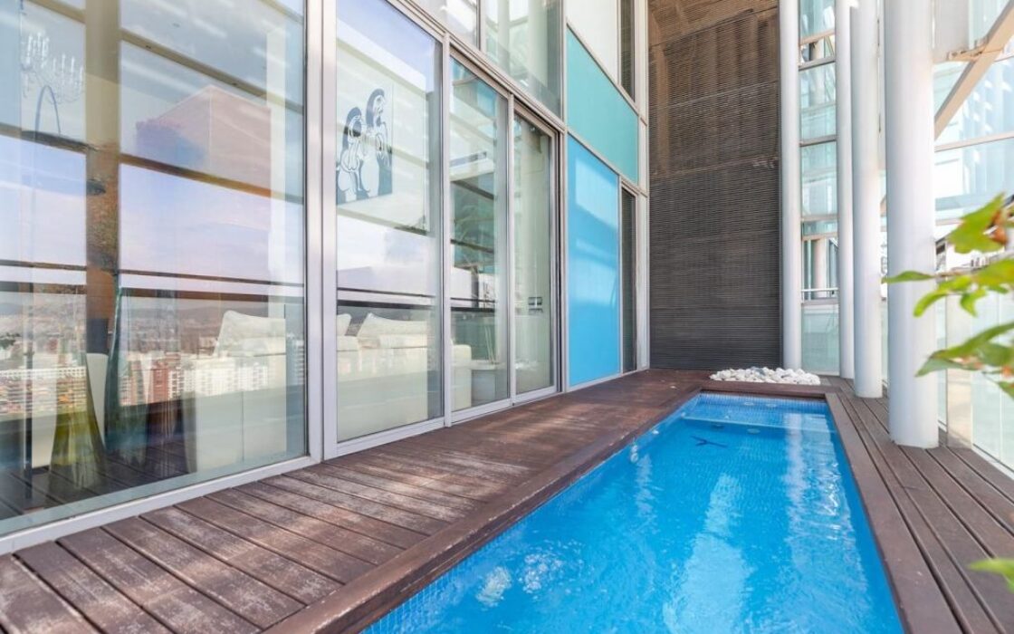 Двухуровневый пентхаус 153 кв.м с видом на море в Барселоне