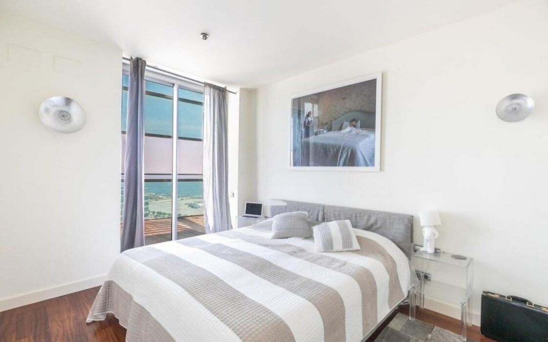 Двухуровневый пентхаус 153 кв.м с видом на море в Барселоне