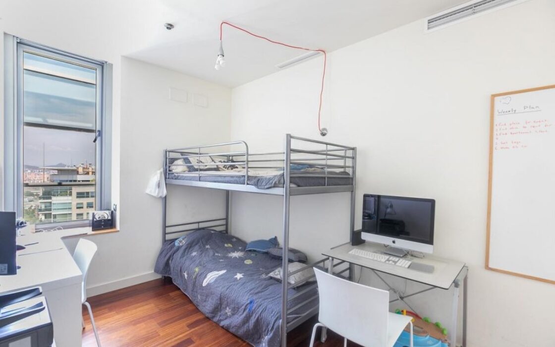 Двухуровневый пентхаус 153 кв.м с видом на море в Барселоне