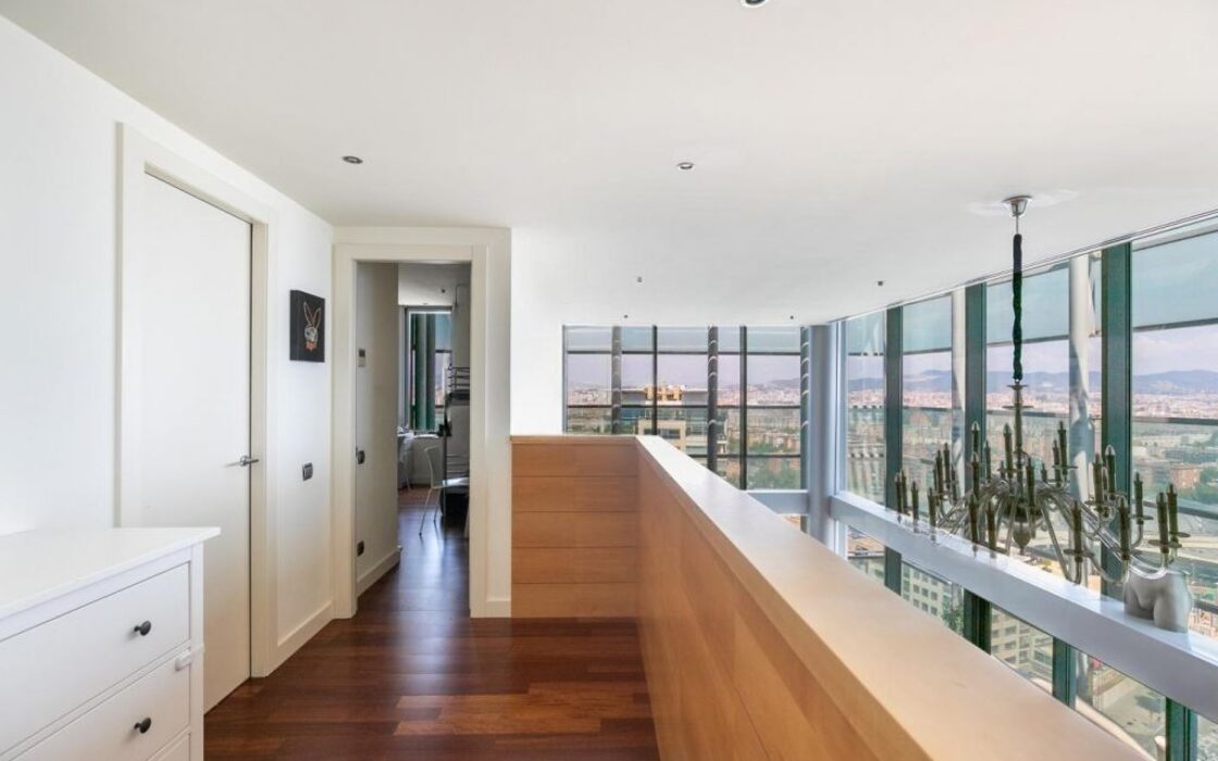 Двухуровневый пентхаус 153 кв.м с видом на море в Барселоне