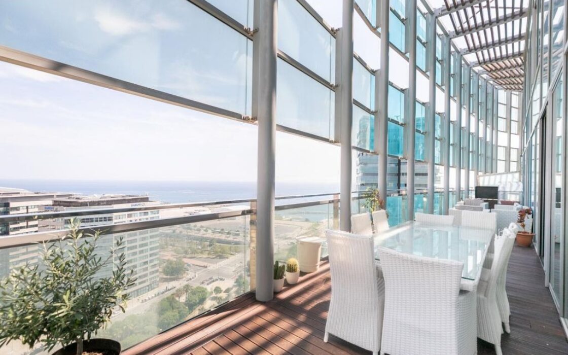 Двухуровневый пентхаус 153 кв.м с видом на море в Барселоне