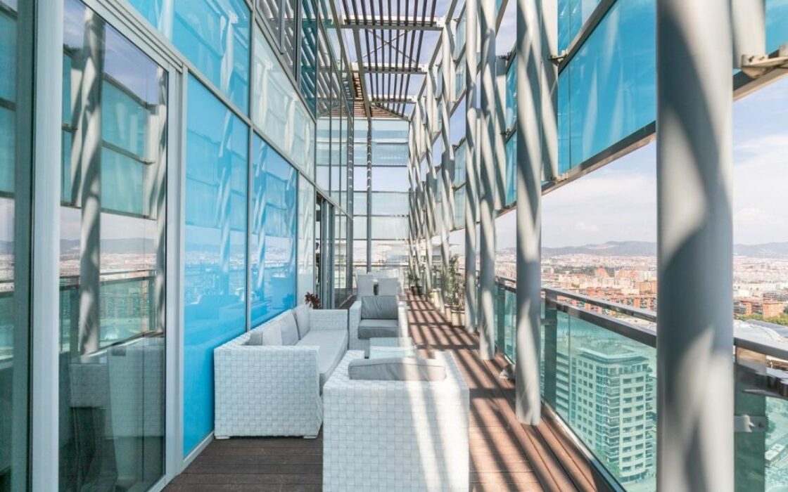 Двухуровневый пентхаус 153 кв.м с видом на море в Барселоне