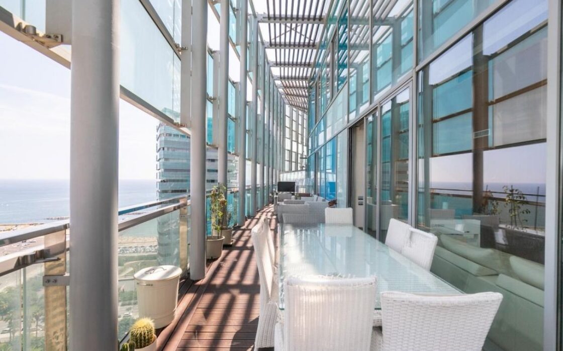 Двухуровневый пентхаус 153 кв.м с видом на море в Барселоне