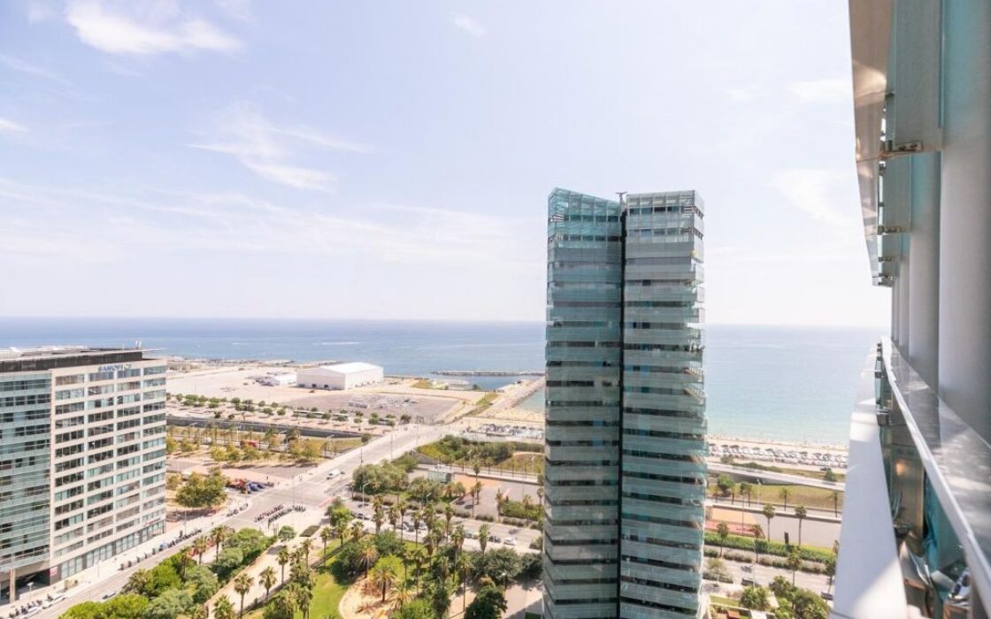 Двухуровневый пентхаус 153 кв.м с видом на море в Барселоне