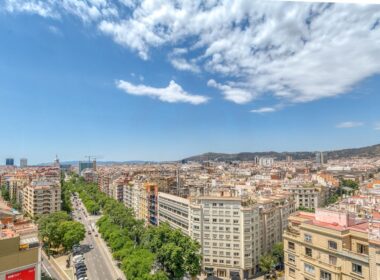 Элегантная квартира с панорамным видом в центре Барселоны