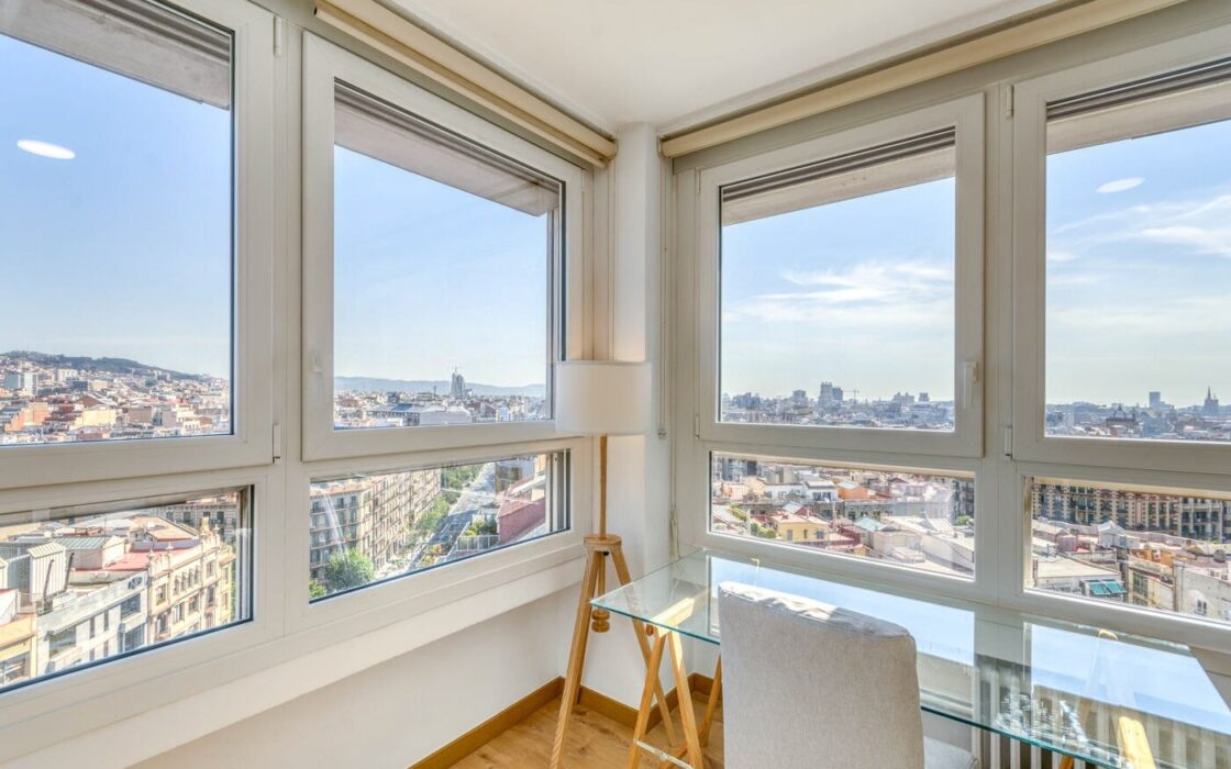 Элегантная квартира с панорамным видом в центре Барселоны