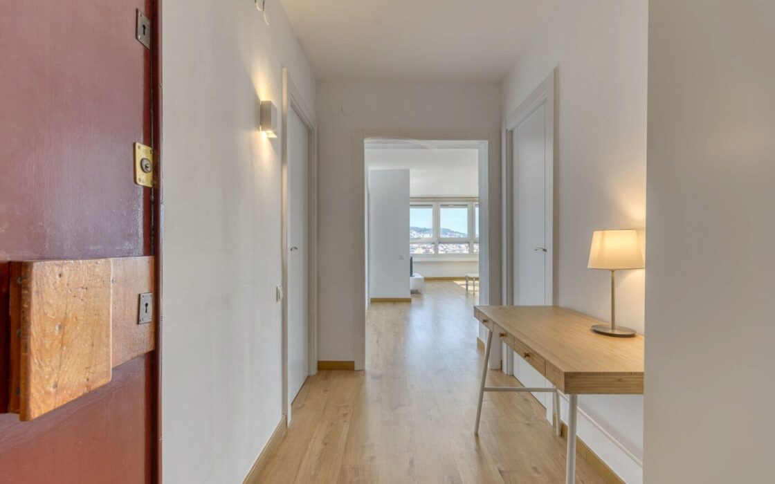 Элегантная квартира с панорамным видом в центре Барселоны