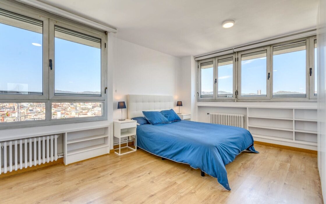 Элегантная квартира с панорамным видом в центре Барселоны