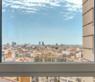 Элегантная квартира с панорамным видом в центре Барселоны