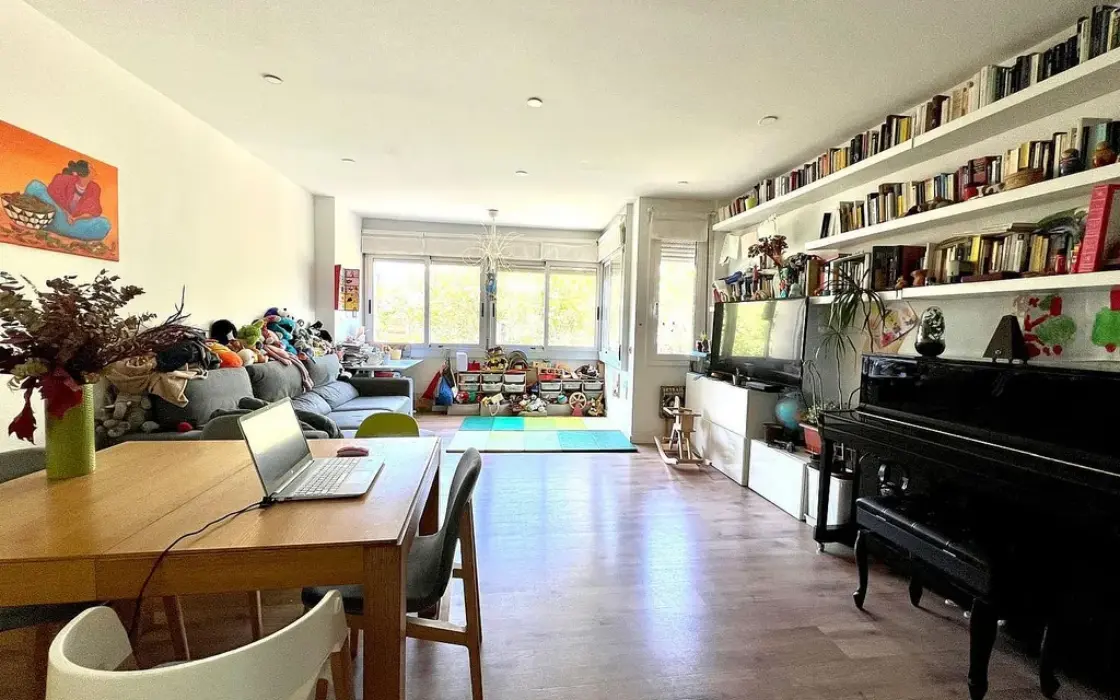 Ремонтована квартира в Побленоу, Барселона, 3 кімнати