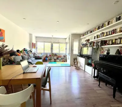 Ремонтована квартира в Побленоу, Барселона, 3 кімнати