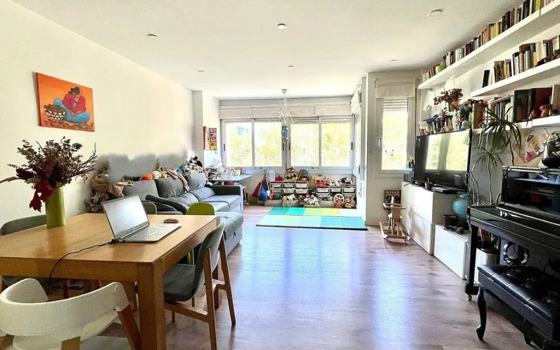 Ремонтована квартира в Побленоу, Барселона, 3 кімнати