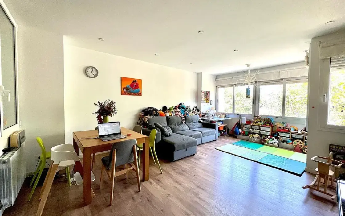 Ремонтована квартира в Побленоу, Барселона, 3 кімнати