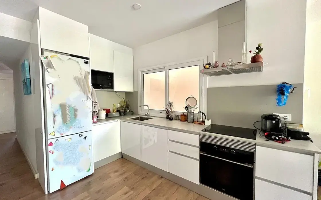 Ремонтована квартира в Побленоу, Барселона, 3 кімнати