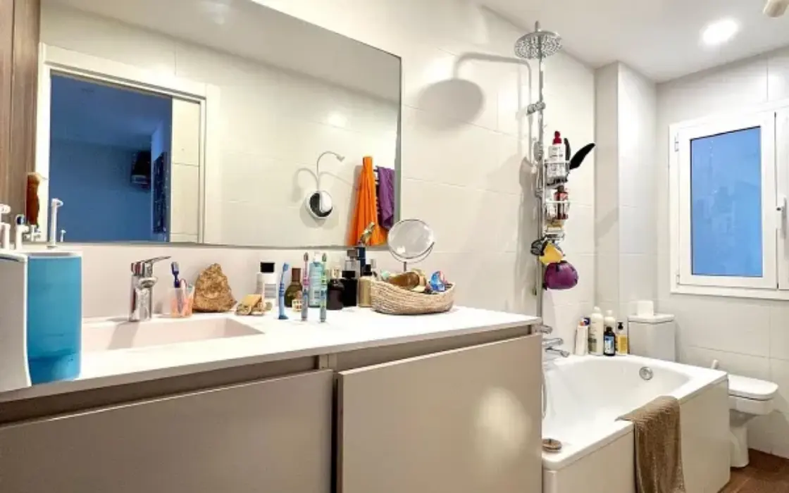 Ремонтована квартира в Побленоу, Барселона, 3 кімнати