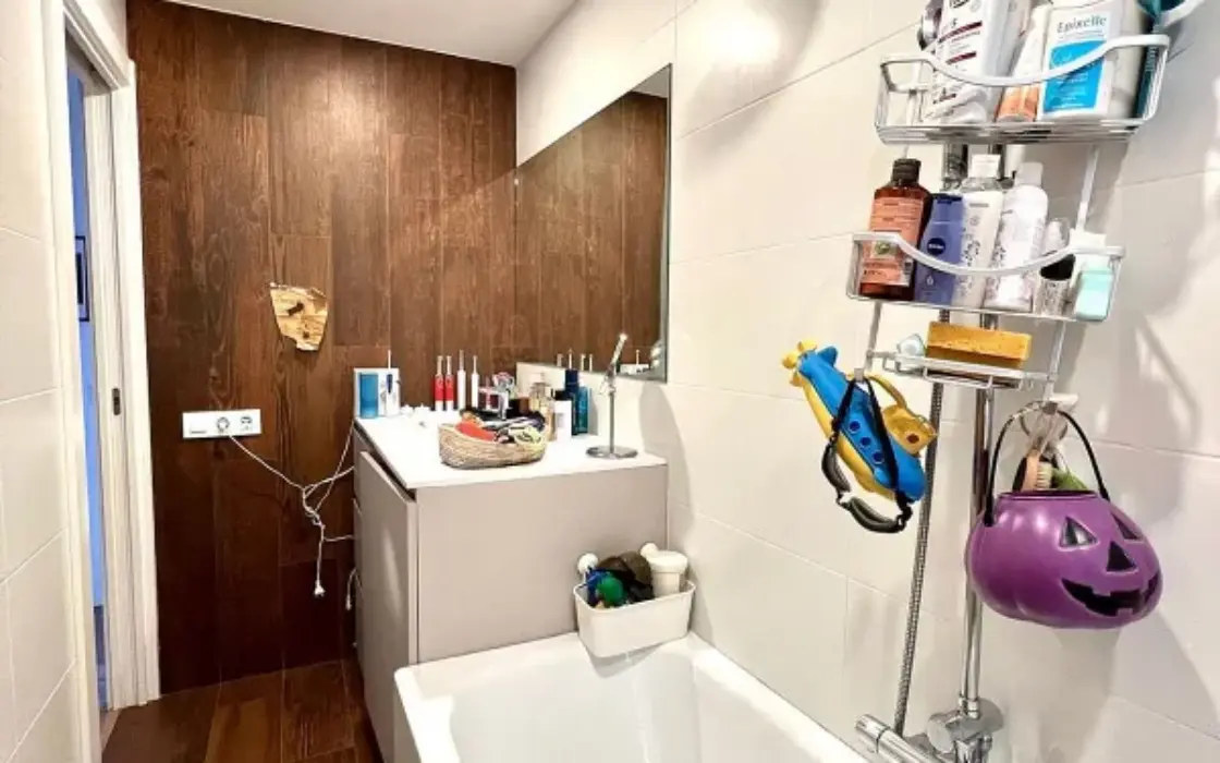 Ремонтована квартира в Побленоу, Барселона, 3 кімнати